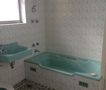 West Tamworth upstairs unit - Photo 6