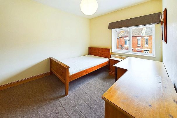 4 bedroom terraced house to rent - Photo 1