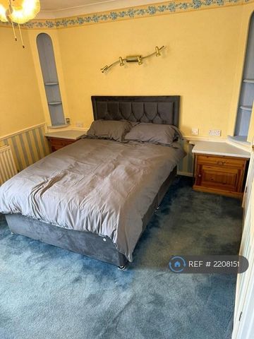 1 bedroom in a house share to rent - Photo 3