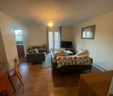 2 Bed Flat, Abbots Mews, LS4 - Photo 2