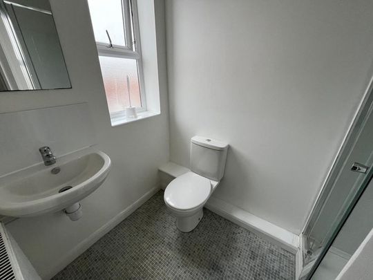 1 bedroom in a flat share to rent - Photo 1