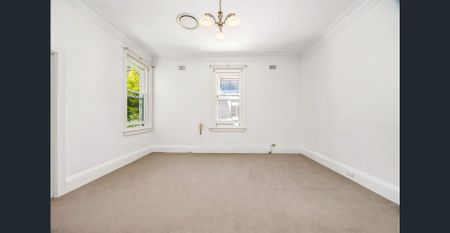 HARBOURSIDE 2 BEDROOM APARTMENT ELEGANCE IN DARLING POINT WITH HARBOUR VIEWS - Photo 3