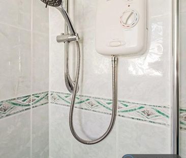 3 bedroom flat to rent - Photo 6