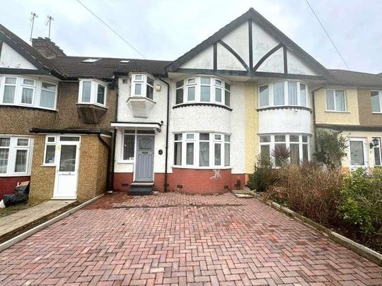 Dryden Road, Harrow Weald, HA3 - Photo 1