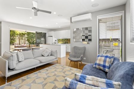 Modern 3-Bedroom Townhouse in Prime Morningside Location - Photo 3