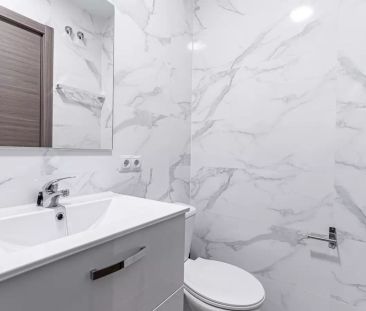Room in a shared 18-bedroom apartment for rent in Sol. - Foto 6
