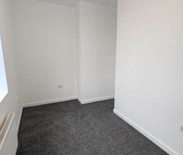 3 bedroom end of terrace house to rent - Photo 2