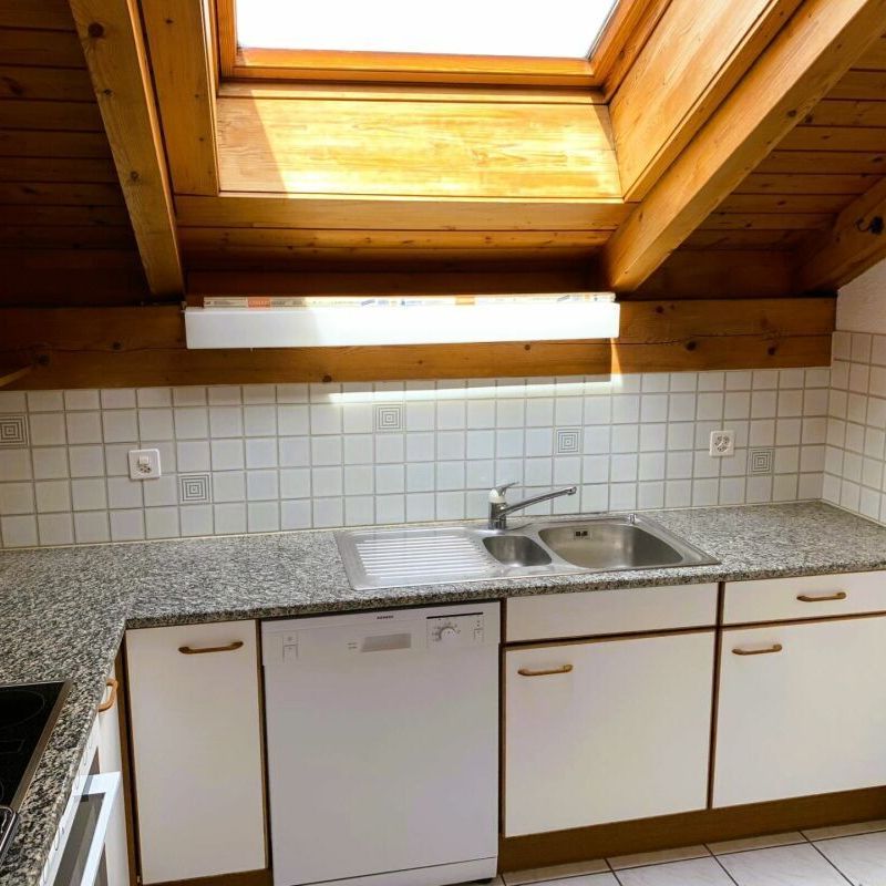 Charming 3-room penthouse apartment with lake view & two balconies - Photo 1