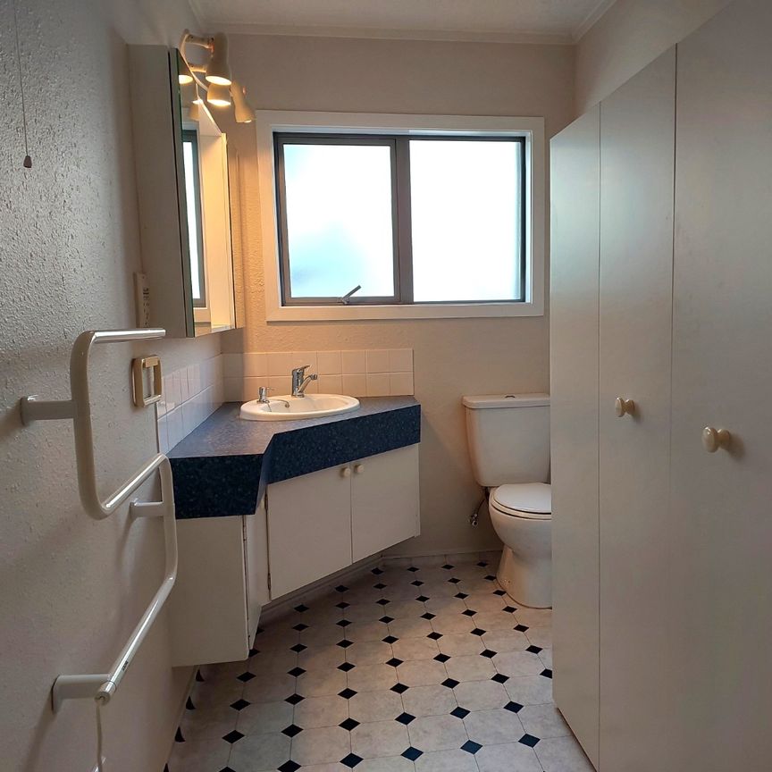 Sunny Ground-Floor Two-Bedroom Unit- Brown Street, Central Tauranga - Tauranga Central - Photo 1