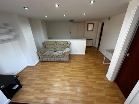 Room in a Shared House, Headingley Avenue, LS6 - Photo 2