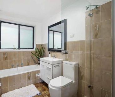 Pet-friendly, three-bedroom upper duplex. - Photo 5