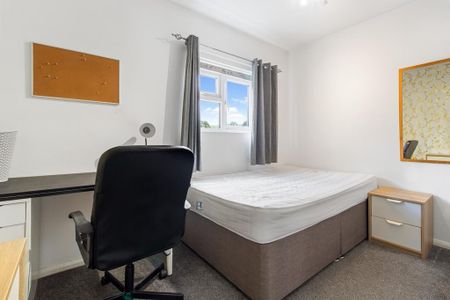 6 bedroom end of terrace house to rent - Photo 5