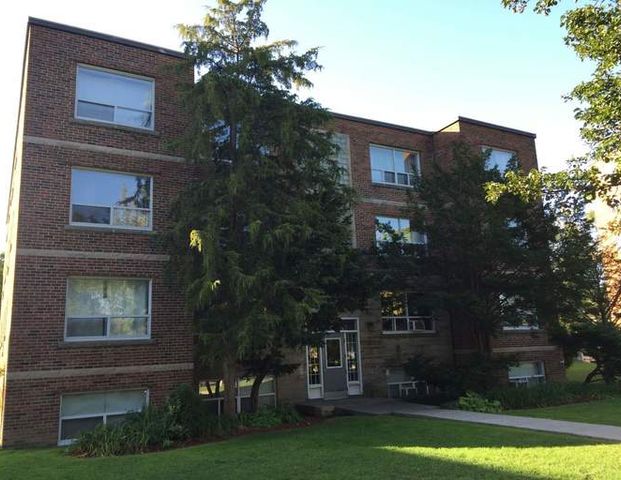 Oakridge Apartments for Rent in Oakville | 56 South Forster Park Drive, Oakville - Photo 1