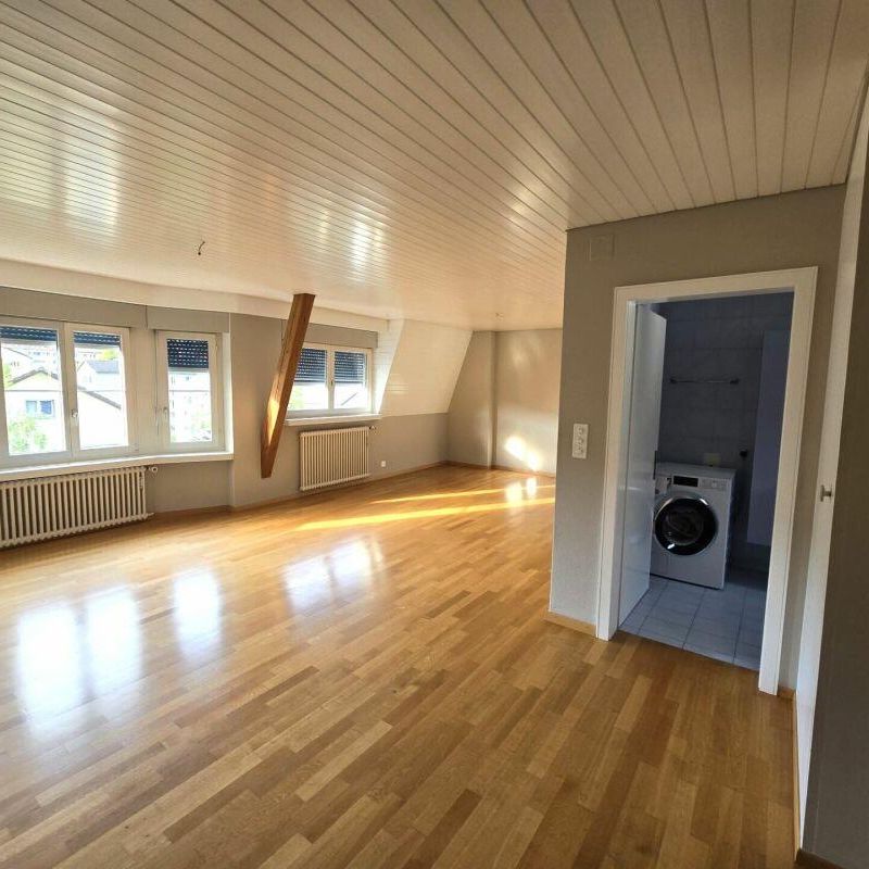 Helle 3.5-Zimmer-Dachgeschosswohnung im 4. OG - Photo 1