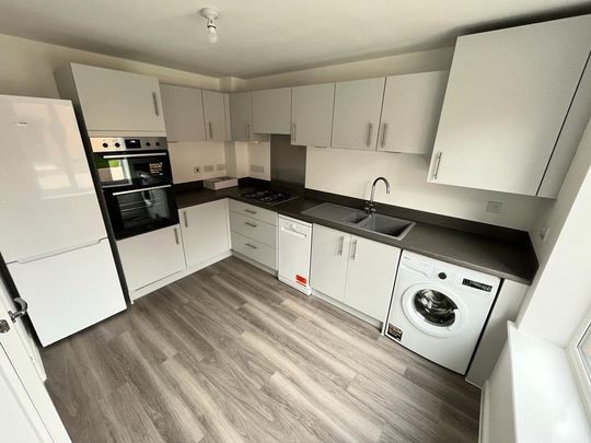 3 bedroom semi-detached house to rent - Photo 1