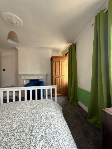 2 Bed Detached House, Brock Road, E13 - Photo 3