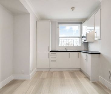 A bright studio room with kitchenette situated on the third floor o... - Photo 4