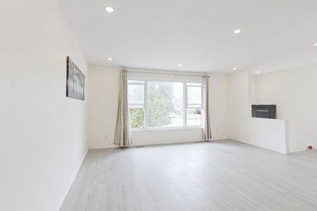 For Lease - 32 Clydesdale Drive Unit# Main, Toronto C15, Ontario - Photo 2