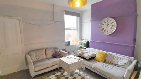 4 bedroom Terraced House To Let - Photo 1