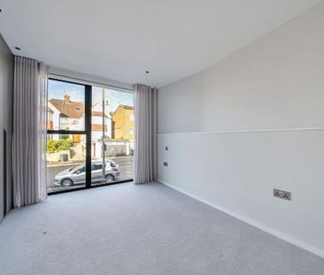 5 bedroom semi-detached house to rent - Photo 3