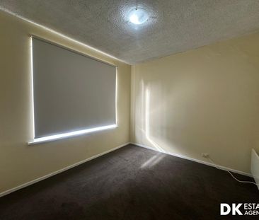 Cozy 2 Bedroom Flat with Premium Location - Photo 3