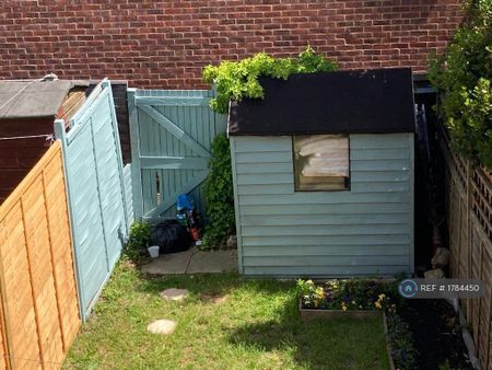 2 bedroom terraced house to rent - Photo 3