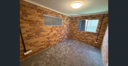 Spacious & Stylish Townhouse Living Close to Grafton CBD - Photo 2