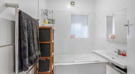 3 bedroom beauty in East Street Hamilton - Photo 5