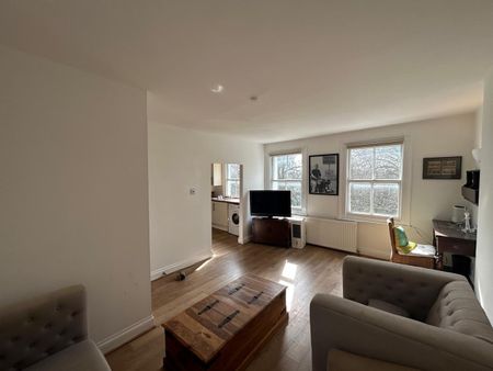 2 Bed Flat, Warwick Road, SW5 - Photo 2