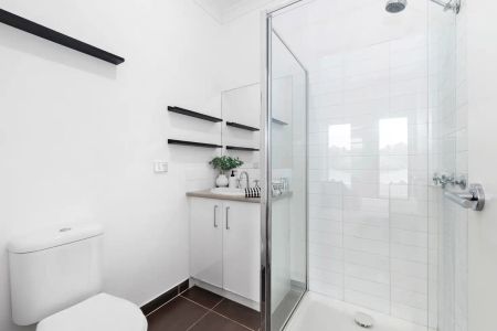 “Perfect Location ** Apply for this property now **” - Photo 3