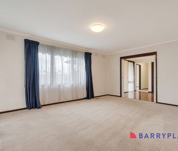 SPACIOUS 4 BEDROOM HOME IN PRIME LOCATION! - Photo 5