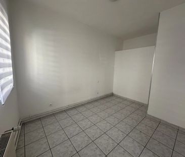 Location Appartement 2 pièces 52 m2 à Saint-Quentin - Photo 3