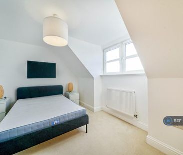 4 bedroom terraced house to rent - Photo 4