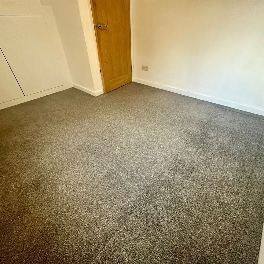 Wescott Way, Bournemouth - Photo 1