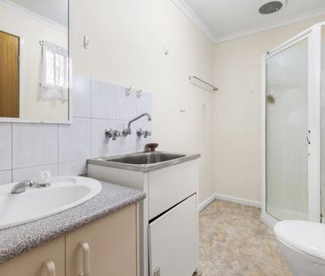 Cozy and Affordable Living in Lalor - Photo 2