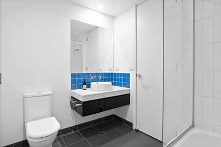 Coastal Comfort Meets City Convenience - Photo 5