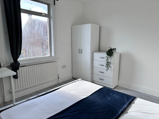 Room in a Shared House, Briar Road, NW2 - Photo 1