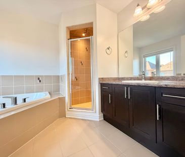 For Lease - 205 Laker Court, Newmarket, Ontario - Photo 4