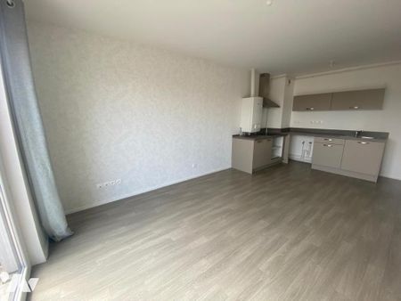 T2 de situé au 3ème étage avec balcon - Photo 2