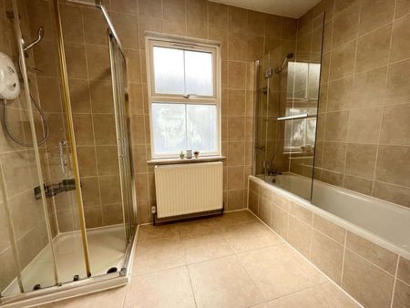 Barons Court Room 2 - Photo 4