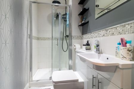 4 bedroom detached house to rent - Photo 2