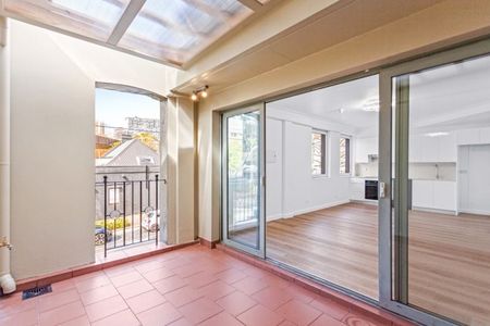 Unfurnished One Bedroom with Parking ! - Photo 2