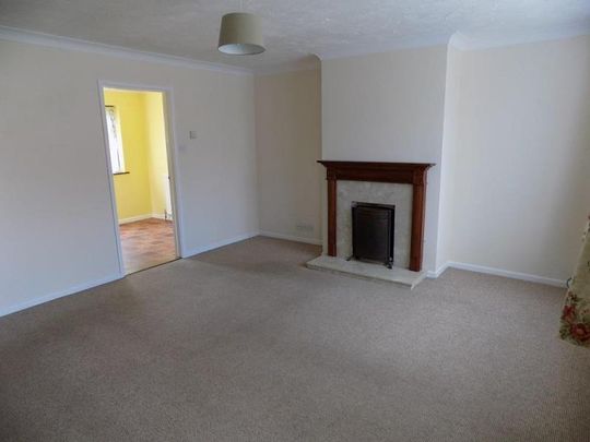 3 bedroom semi-detached house to rent - Photo 1