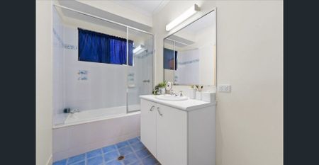 Fully Airconditioned - No Carpet - Rear Access - Large Corner Block - Photo 3