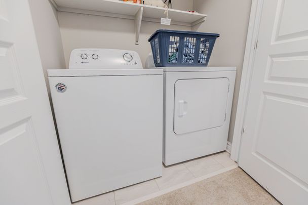 For Lease - 546 Triangle Street, Stittsville - Munster - Richmond, Ontario - Photo 1