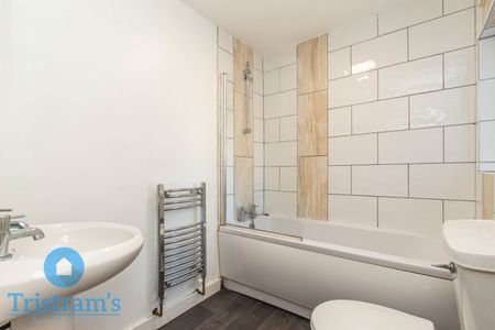 4 bed Flat for Rent - Photo 4