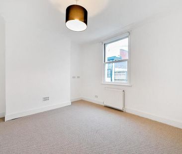 4 bedroom terraced house to rent - Photo 3