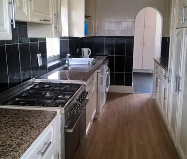 Elgar Avenue - Photo 5