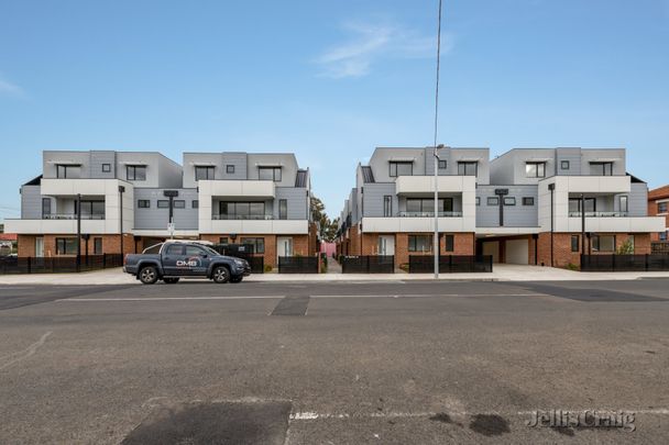 15/10 Davies Street, Brunswick - Photo 1