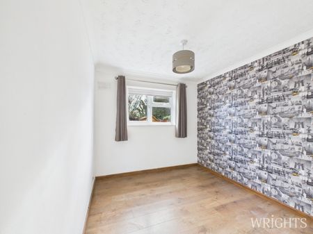 3 bedroom Mid Terraced House - Ferrier Road, Stevenage - Photo 5